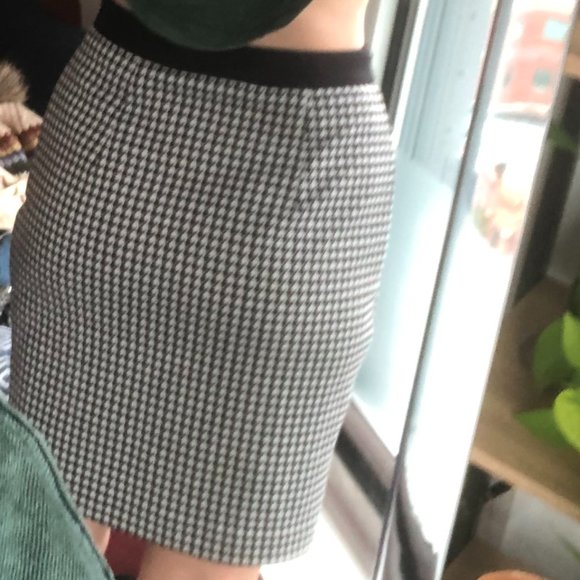 Houndstooth High-Waisted Pencil Skirt - Picture 2 of 2